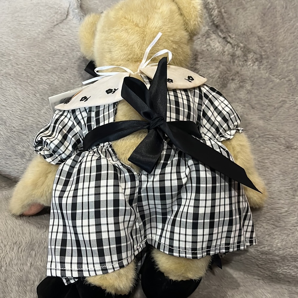 Fluffy Vanderbear - Picture 4 of 5
